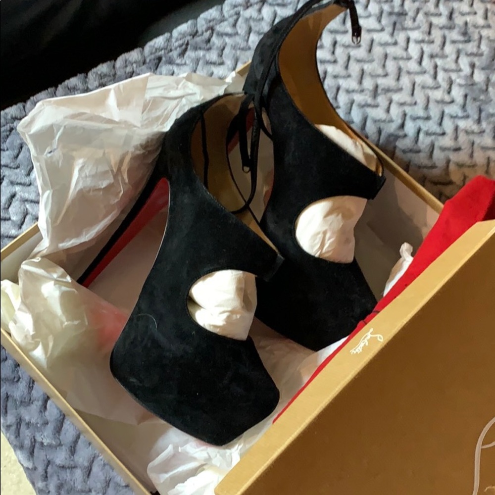 Brand New never worn Christian Louboutin size 41